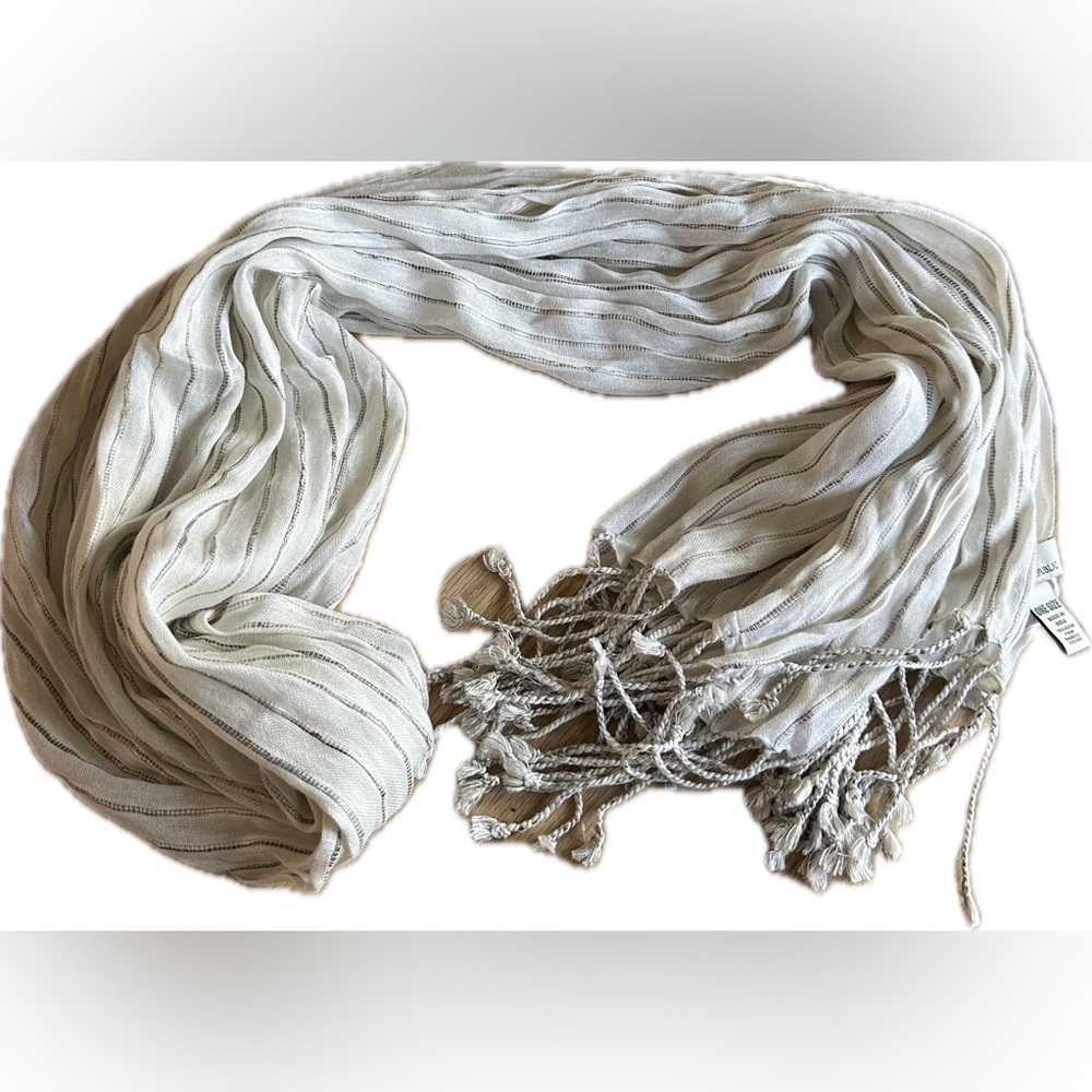 Banana Republic Bamboo and Silk Scarf - Picture 4 of 6